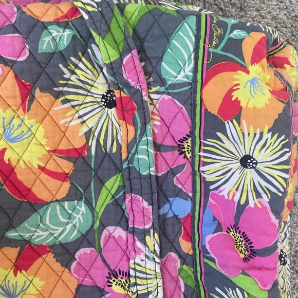 Vera Bradley duffel bag- great condition - Picture 4 of 4